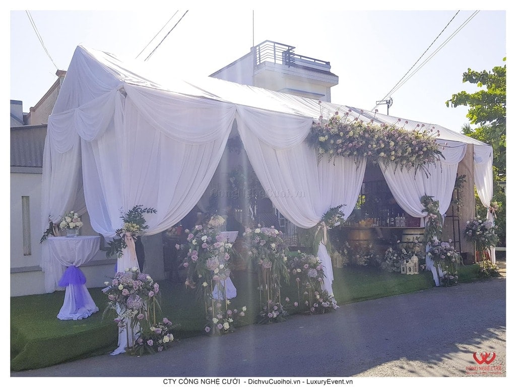 Cổng hoa tươi đám cưới